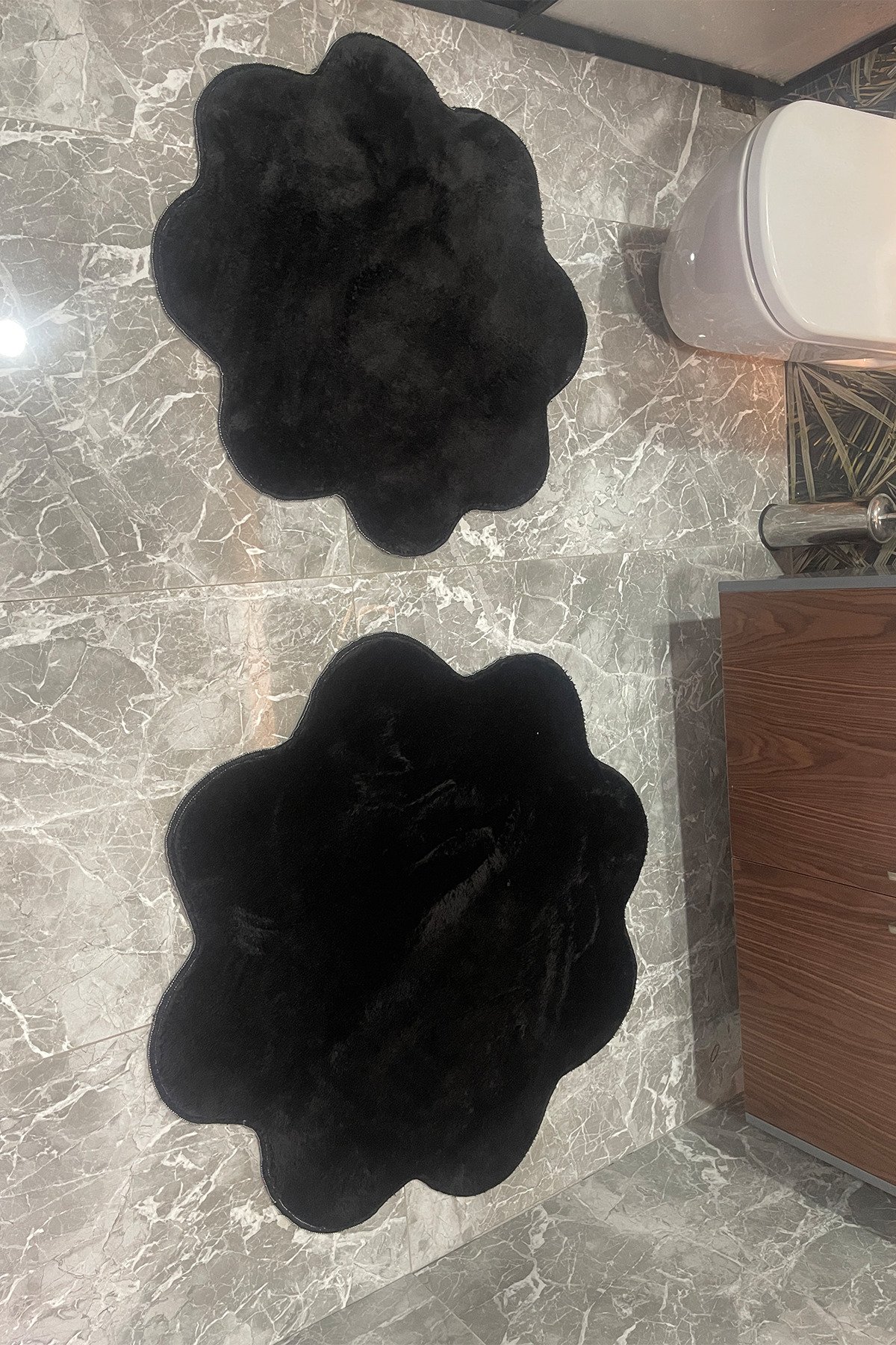 1_org_zoom 2'li Siyah Banyo Halısı Peluş Post Halı Klozet Takımı (80x80 ve 100x100) 30200