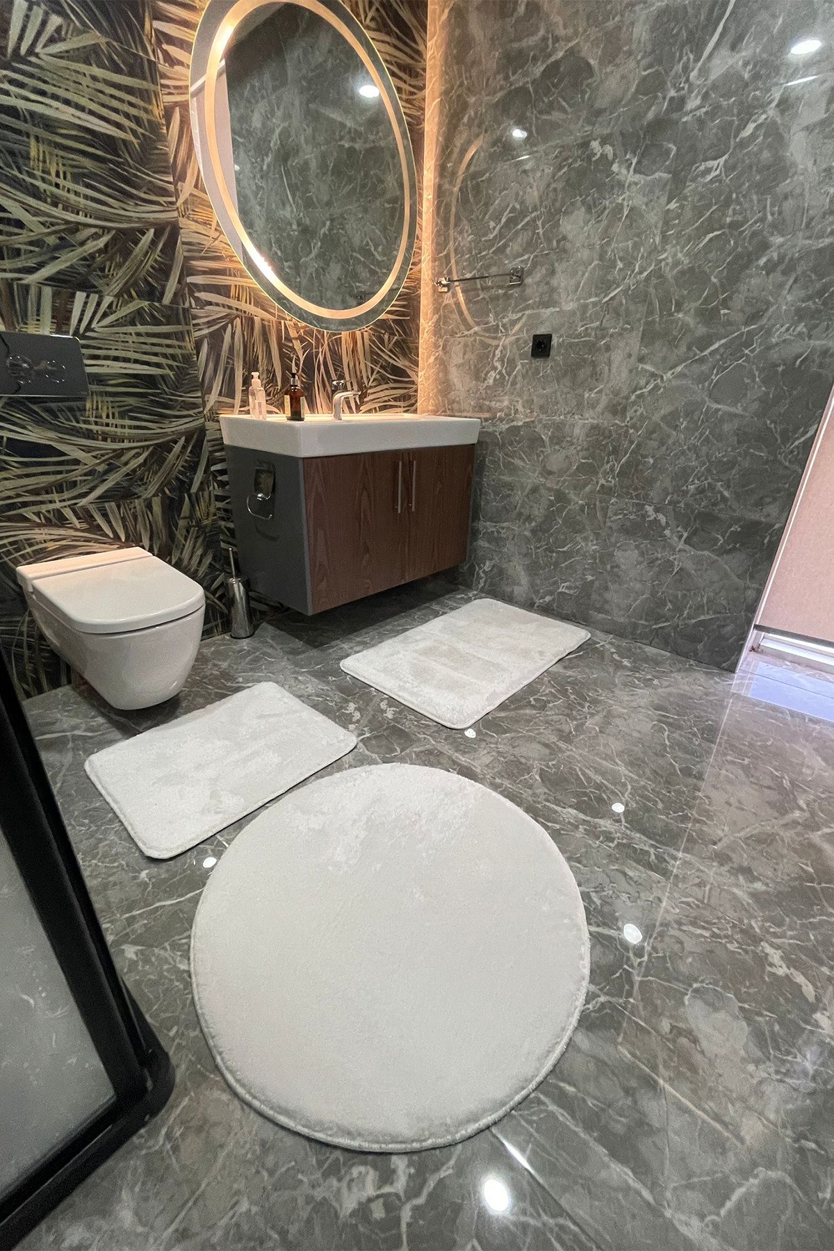 1_org_zoom 3'lü Yıkanabilir Post Beyaz Banyo Halısı Peluş Klozet Takımı 80x80 yuvarlak + 50x60 ve 60x100