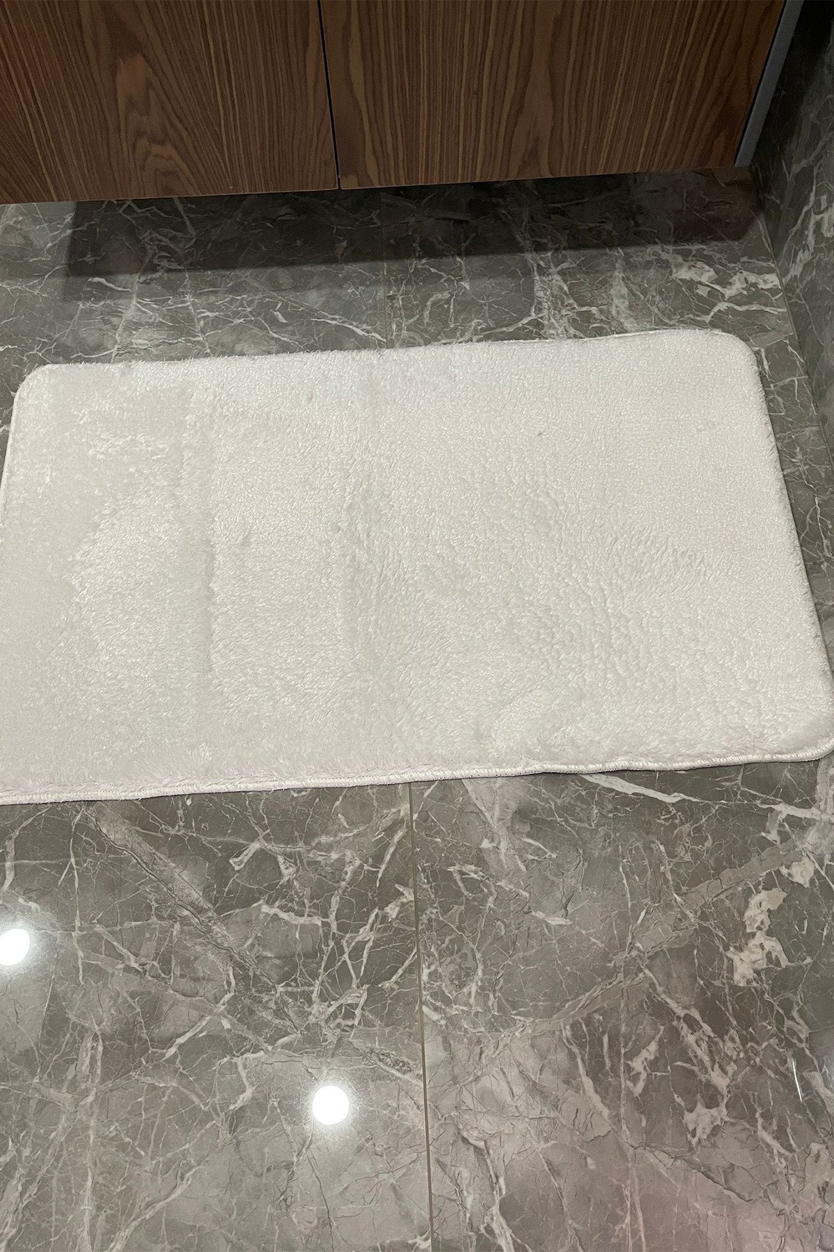 1_org_zoom 3'lü Yıkanabilir Post Beyaz Banyo Halısı Peluş Klozet Takımı 80x80 yuvarlak + 50x60 ve 60x100